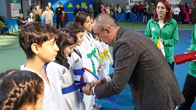 Meram Belediyespor taekwondocuları kuşak terfi heyecanı yaşadı