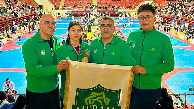 Meram Belediyesporlu Azra Bezirgancı, Türkiye ikincisi oldu 