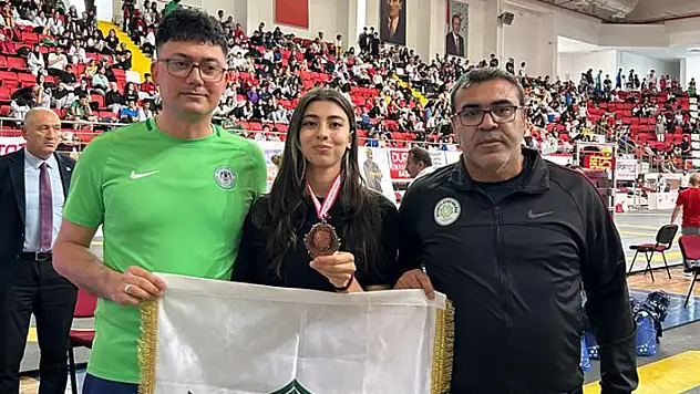 Meram Belediyesporlu Azra Milli Takım'da 