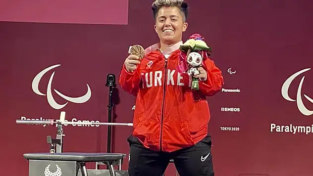 Meram Belediyesporlu Besra Duman'dan olimpiyatlarda bronz madalya
