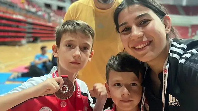 Meram Belediyesporlu  kick boksçulardan 11 madalya