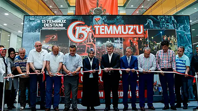 Meram'da 15 Temmuz destanı fotoğraf sergisi açıldı