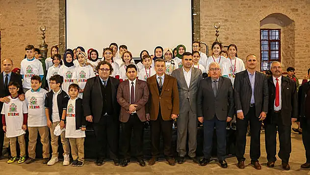 Meram'da bilgi yarışmasında iki ortaokul birinciliği paylaştı