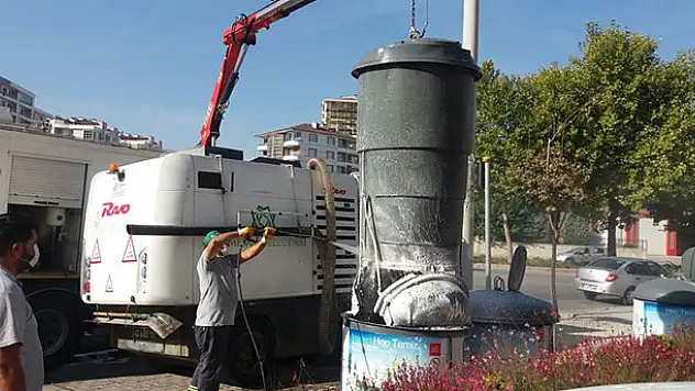 Meram'da çöp konteynerleri dezenfekte ediliyor