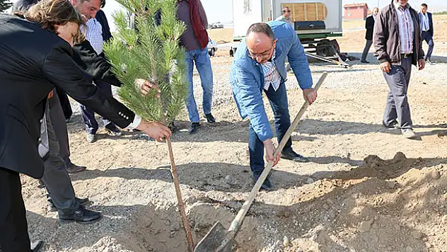 Meram'da her doğan için bir fidan