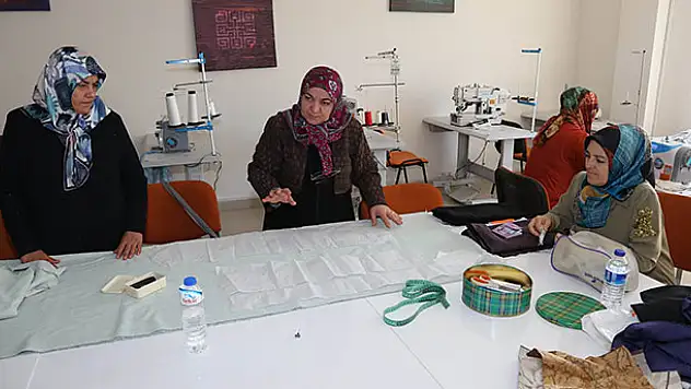 Meram'da kadınlar, tekstilin tüm inceliklerini öğreniyor