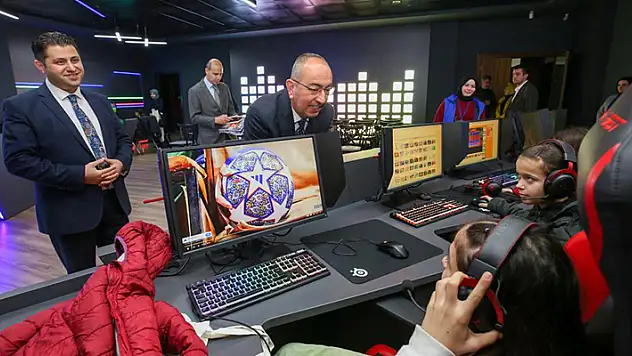 Meram E-Spor Merkezi depremzede çocukları ağırladı
