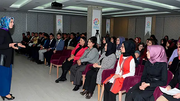 Meram Gençlik Meclisi'nden 'Ahlak' konferansı