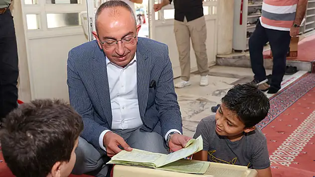 Meram'ın Kuran talebelerine namaz ve dua kitabı