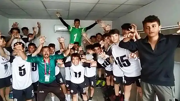 Meram Kara Kartallar şampiyonlukla döndü