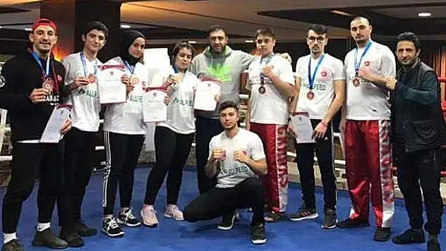 Meram madalyalarla döndü