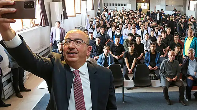 Meram Selçuklu ve Karatay Belediyesinden ilk kez üniversiteye kayıt olan olan öğrencilere eğitim desteği! İşte başvuru şartları 