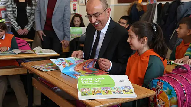 Meram'da çocuklara 'Çevreci Çocuk Eğitim Seti' dağıtıldı
