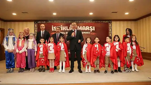 Meram'da miniklerden gurur dolu İstiklal Marşı performansı