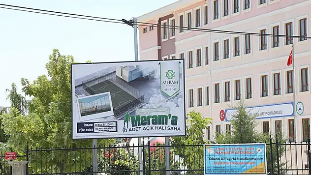 Meram'daki 10 okula halı saha kazandırılıyor
