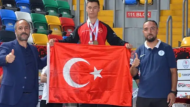 Meram'ın altın çocuğu Muhammed Eren yine zirvede!