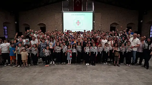 Meramlı genç izcilerin yemin töreni renkli görüntülere sahne oldu