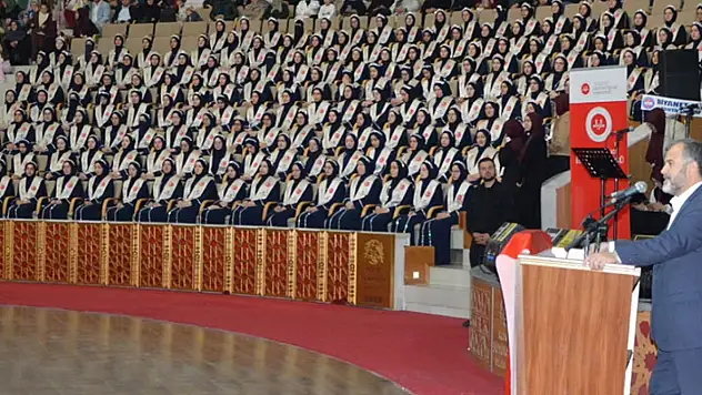 Meramlı hafizeler, taç giyme heyecanı yaşadı