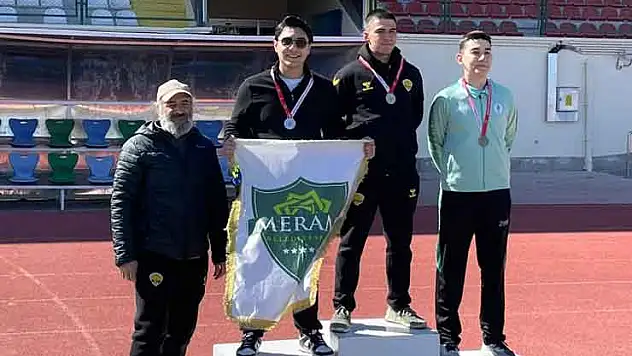Meramlı okçulardan çifte başarı