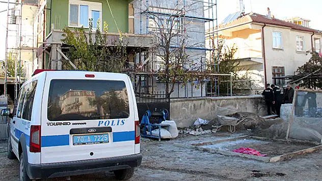Merdiven boşluğuna düşen sıva ustası yaralandı