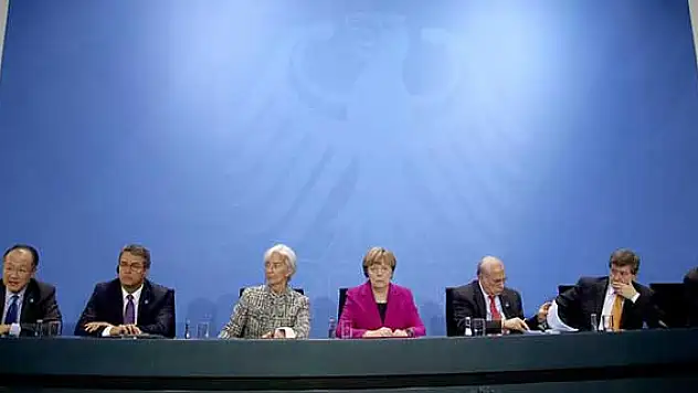 Merkel, finans kuruluşlarının başkanlarıyla bir araya geldi