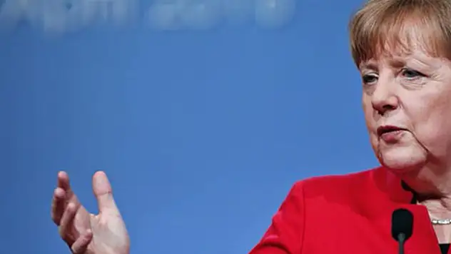 Merkel: Türkiye'ye destek tartışma konusu olamaz