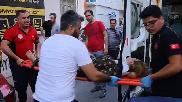 Mersin'de 3'üncü kattan düşen kadın ağır yaralandı
