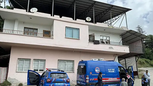 Mersin'de cinnet geçiren anne, 9 yaşındaki çocuğunu öldürdü
