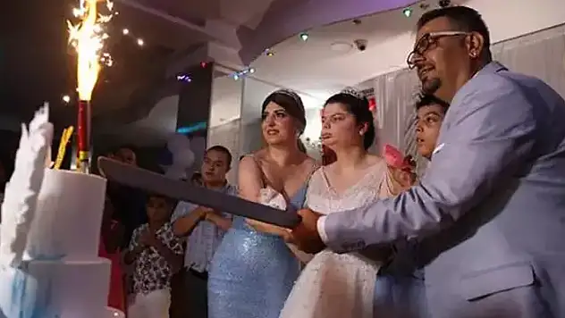 Mersin'de damatsız düğün! Kuaför, davul zurna, pasta, her şey tamdı
