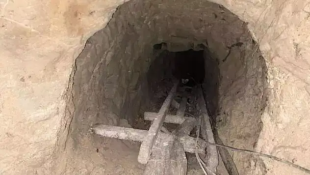 Mersin'de define operasyonu! Yeraltı geçidi bulundu
