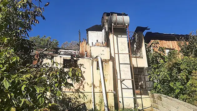 Mersin'de evde çıkan yangında Suriyeli 2 kişi öldü, 4 kişi yaralandı
