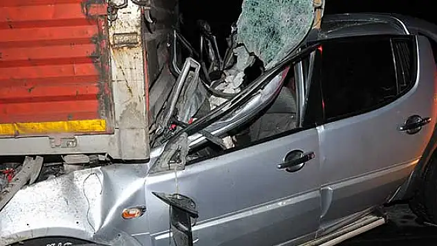 Mersin'de feci kaza: 5 ölü, 1 yaralı