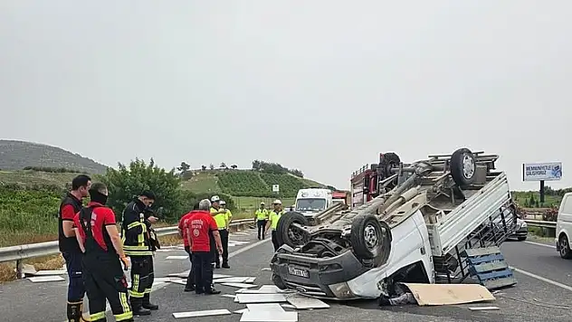 Mersin'de lastiği patlayan kamyonet devrildi, sürücü öldü
