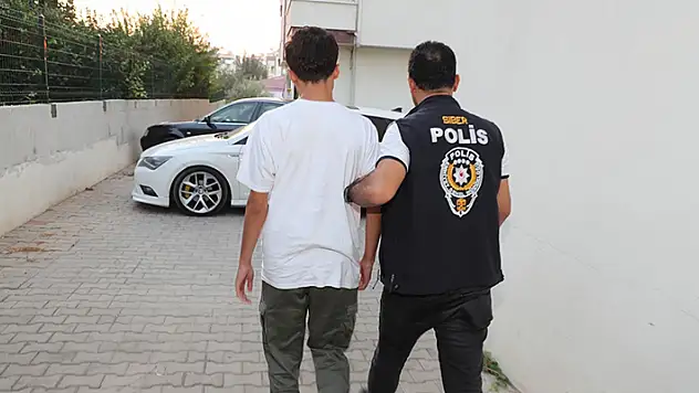 Mersin'de 'müstehcen yayın' operasyonu: 10 gözaltı
