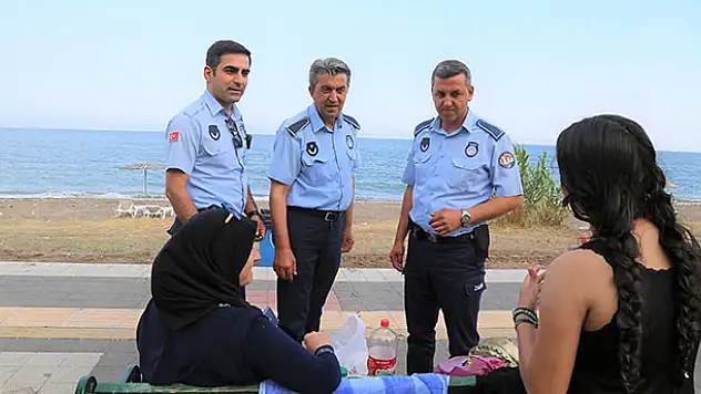 Mersin'de örnek uygulama: Yere çöp ve çekirdek kabuğu atana ceza