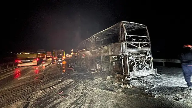 Mersin'de otobüsün tıra çarpması sonucu 3 kişi öldü, 23 kişi yaralandı
