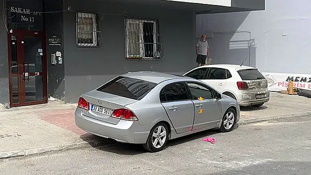Mersin'de otomobile silahlı saldırı: 1 ölü, 1 yaralı
