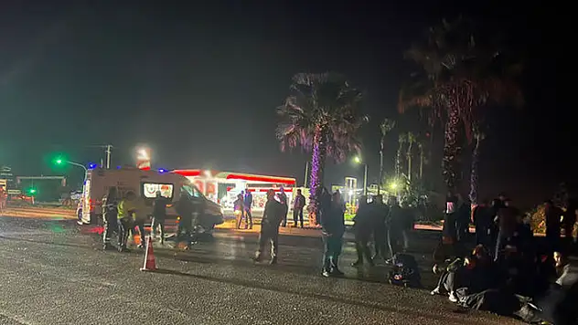 Mersin'de otomobilin çarptığı 2 genç yaşamını yitirdi
