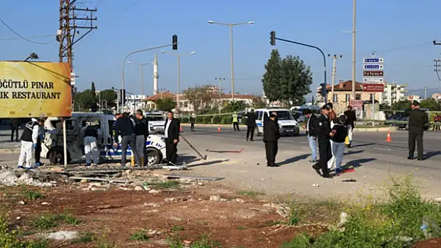 Mersin'de polis aracına bombalı saldırı
