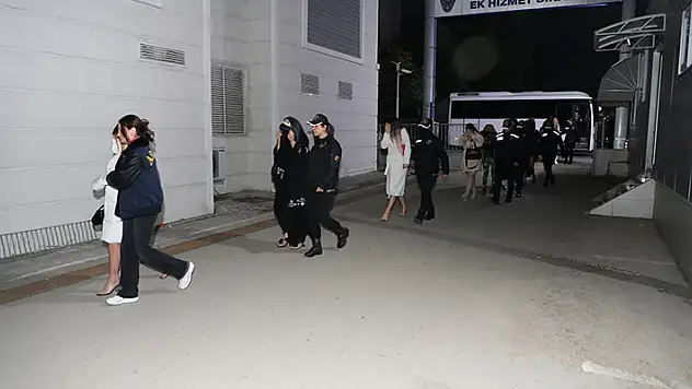 Mersin'de şantaj çetesine operasyon: 10 gözaltı

