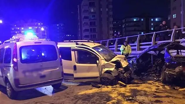Mersin'de zincirleme trafik kazası: 2 ölü, 4 yaralı
