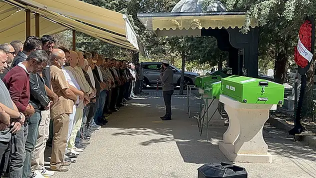 Mersin'deki trafik kazasında hayatını kaybeden 4 kişi Konya'da defnedildi
