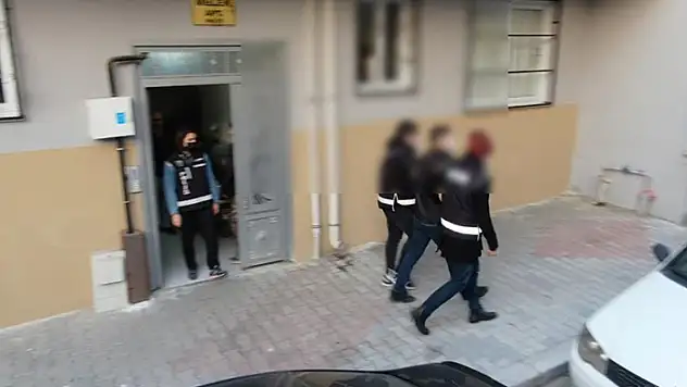 Mersin ve Konya'da silah ticareti yaptıkları ileri sürülen 8 kişi yakalandı