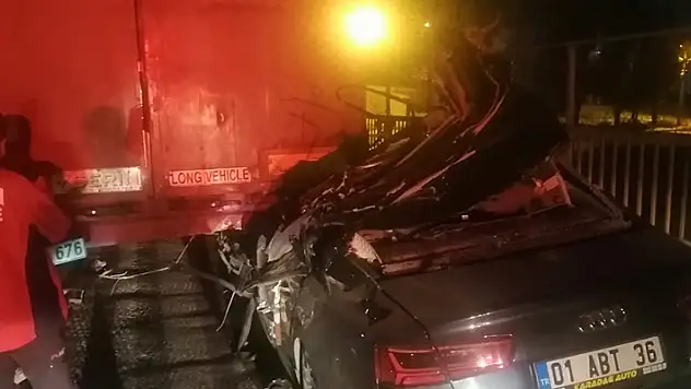 Mersin'de otomobil, tıra arkadan çarptı: 1 ölü, 3 yaralı

