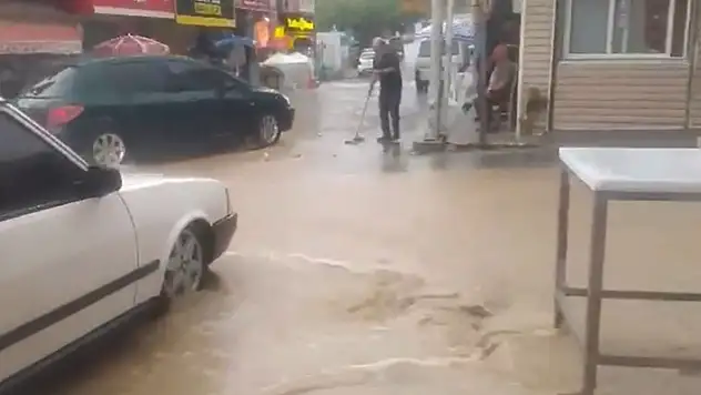 Mersin'de sağanak etkili oldu

