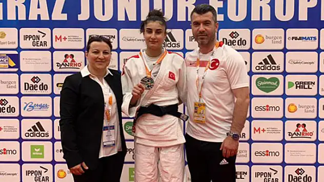 Merve Koçyiğit'ten gümüş madalya