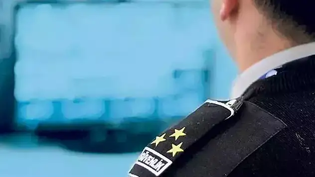 Mesai saatinde sosyal medya üzerinden çıplak sohbet eden belediye çalışanı işten atıldı
