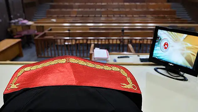 Mesleğe dönen hakim ve savcılar için 2 yıl şartı