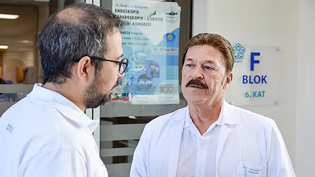 Mesleğinde 21 yılı organ nakliyle geçen profesör, hayatını insanları kurtarmaya adadı