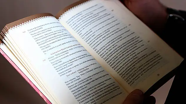 Mesnevi Svahilice'ye çevrildi